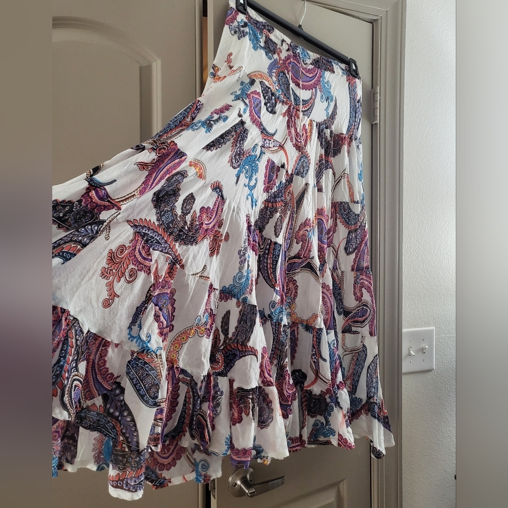 SILVERSTREAM Skirt - Comfortably Lined -STUNNING PAISLEY